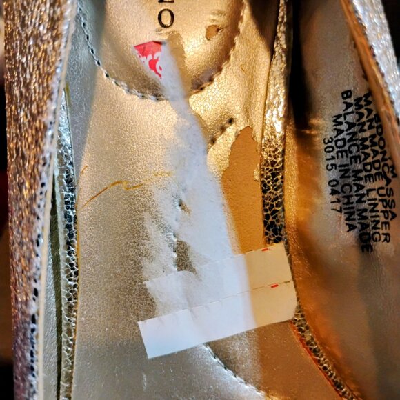 Bandolino metallic gold loafers size 7 New! **Read - Picture 11 of 12